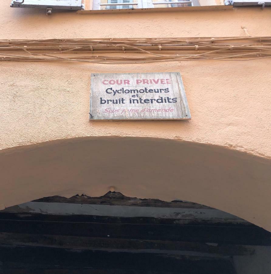 À deux pas du Palais des Festivals , deux pièces dans le bas du quartier historique du Suquet à Cannes Exterior foto